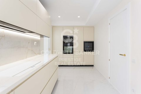 Apartamento de 5 dormitorios en venta en Barcelona, Cataluña, Spain № 5700 - foto 12