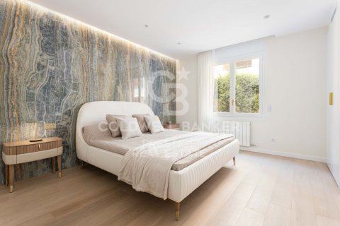 Apartamento de 5 dormitorios en venta en Barcelona, Cataluña, Spain № 5700 - foto 19