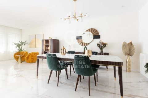 Apartamento de 5 dormitorios en venta en Barcelona, Cataluña, Spain № 5700 - foto 10