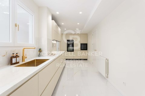 Apartamento de 5 dormitorios en venta en Barcelona, Cataluña, Spain № 5700 - foto 11