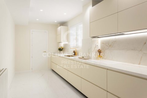 Apartamento de 5 dormitorios en venta en Barcelona, Cataluña, Spain № 5700 - foto 14