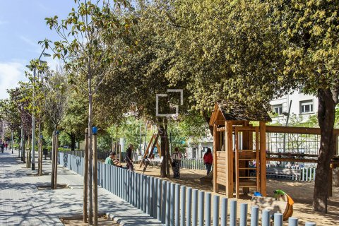 Apartamento de 4 dormitorios en venta en Barcelona, Cataluña, Spain № 8828 - foto 4