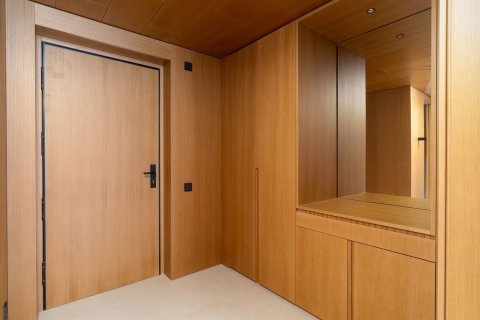 Apartamento de 4 dormitorios en venta en Barcelona, Cataluña, Spain № 6325 - foto 3