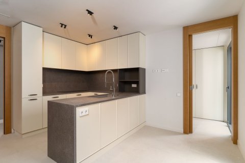 Apartamento de 4 dormitorios en venta en Barcelona, Cataluña, Spain № 6325 - foto 10