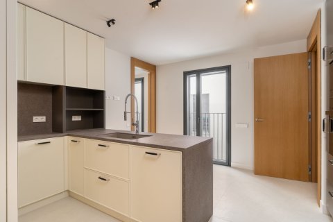Apartamento de 4 dormitorios en venta en Barcelona, Cataluña, Spain № 6325 - foto 9