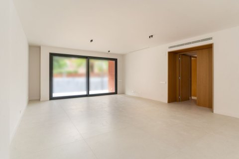 Apartamento de 4 dormitorios en venta en Barcelona, Cataluña, Spain № 6325 - foto 6