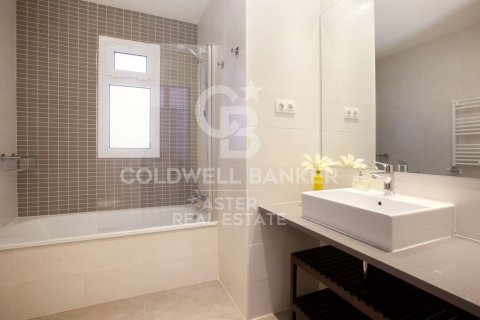 Apartamento de 3 dormitorios en venta en Barcelona, Cataluña, Spain № 7914 - foto 11