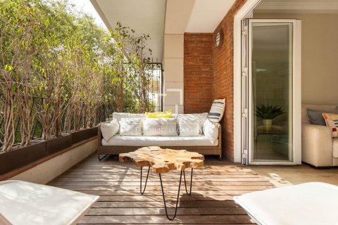 3 bedrooms apartment for sale in Barcelona, Catalonia, Spain № 8494 - photo 2
