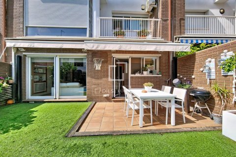 3 bedrooms villa for sale in Vilanova i la Geltru, Barcelona, Catalonia, Spain № 8495 - photo 17