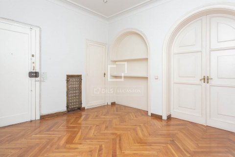 5 chambres apartment à vendre à Barcelona, Catalonia, Spain № 8493 - photo 27