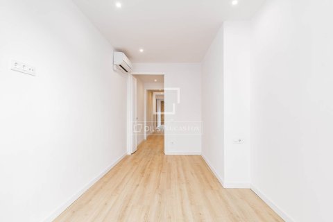 Apartamento de 2 dormitorios en venta en Barcelona, Cataluña, Spain № 4309 - foto 23