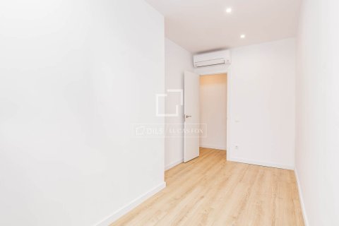 Apartamento de 2 dormitorios en venta en Barcelona, Cataluña, Spain № 4309 - foto 29