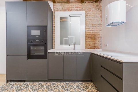 Apartamento de 2 dormitorios en venta en Barcelona, Cataluña, Spain № 4309 - foto 3