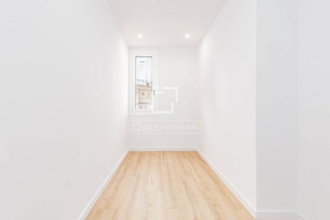 Apartamento de 2 dormitorios en venta en Barcelona, Cataluña, Spain № 4309 - foto 28