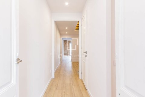 Apartamento de 2 dormitorios en venta en Barcelona, Cataluña, Spain № 4309 - foto 19