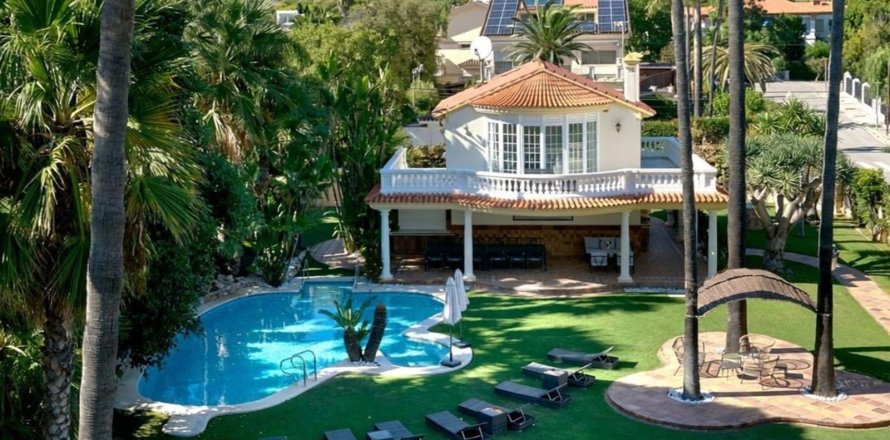 6 bedrooms house for sale in Sitges, Barcelona, Catalonia, Spain № 6631