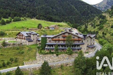 Коммерческая недвижимость 4716м² в Лериде, Каталония, Испания № 4700