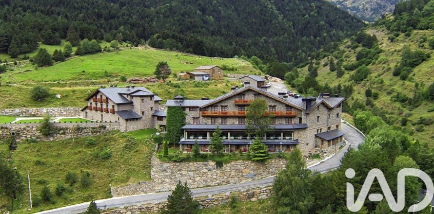 Коммерческая недвижимость 4716м² в Лериде, Каталония, Испания № 4700