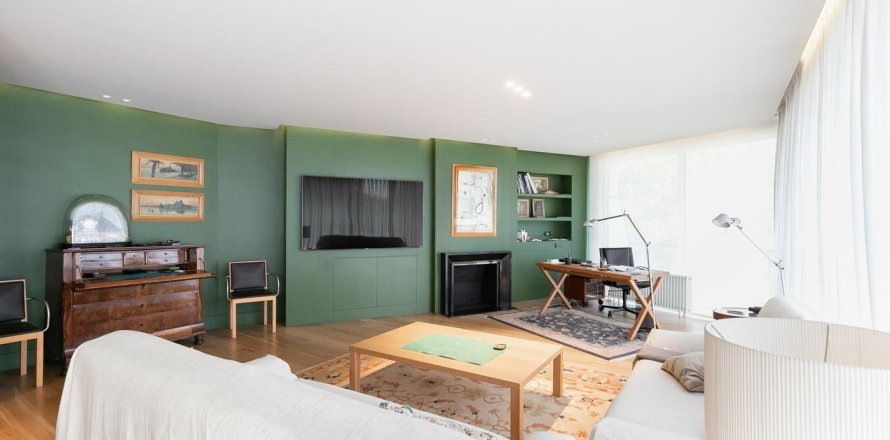 3 bedrooms apartment for sale in Barcelona, Catalonia, Spain № 1493