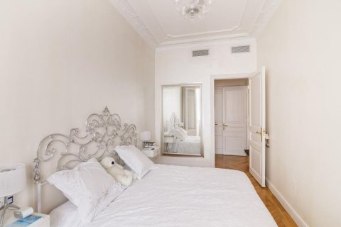 4 bedrooms apartment for sale in Barcelona, Catalonia, Spain № 1490 - photo 8