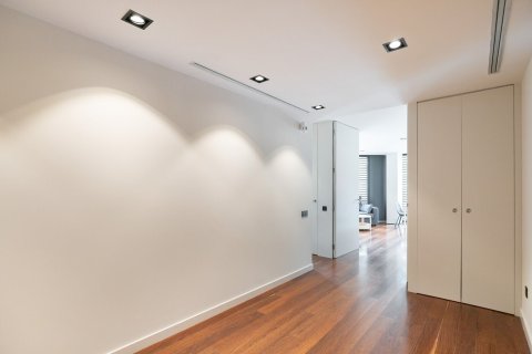 Купить квартиру в Барселона, Испания с 3 комнаты, № 1492 - фото 11