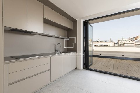 Ático de 3 dormitorios en venta en Barcelona, Cataluña, Spain № 4413 - foto 6