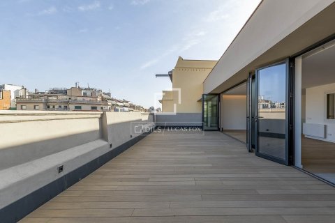 Ático de 3 dormitorios en venta en Barcelona, Cataluña, Spain № 4413 - foto 13