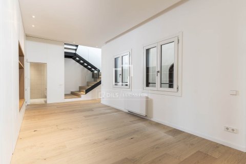 Ático de 3 dormitorios en venta en Barcelona, Cataluña, Spain № 4413 - foto 17