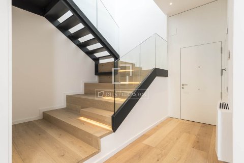 Ático de 3 dormitorios en venta en Barcelona, Cataluña, Spain № 4413 - foto 18