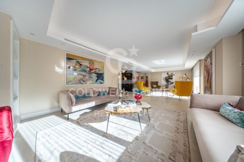 4 bedrooms apartment for sale in Barcelona, Catalonia, Spain № 5331 - photo 8