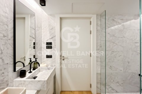 Apartamento de 2 dormitorios en venta en Barcelona, Cataluña, Spain № 5465 - foto 30