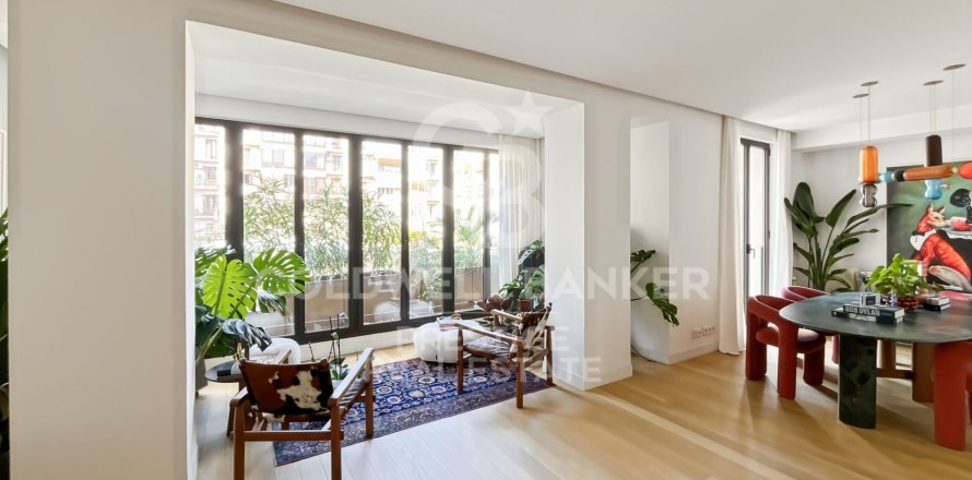 Apartamento de 2 dormitorios en venta en Barcelona, Cataluña, Spain № 5465