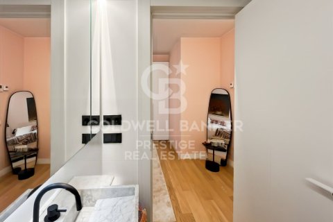 Apartamento de 2 dormitorios en venta en Barcelona, Cataluña, Spain № 5465 - foto 21