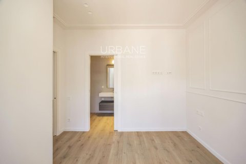 2 bedrooms apartment for sale in Eixample, Barcelona, Catalonia, Spain № 2660 - photo 14