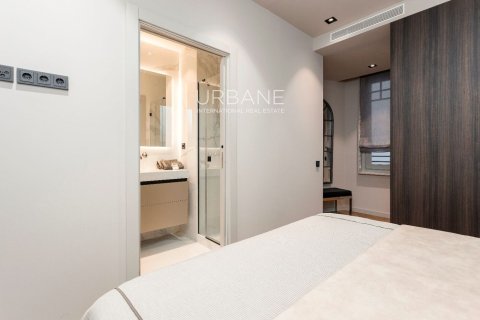 2 bedrooms apartment for sale in Ciutat Vella, Barcelona, Catalonia, Spain № 2659 - photo 23