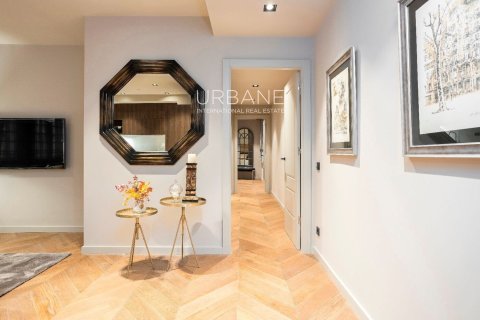 2 bedrooms apartment for sale in Ciutat Vella, Barcelona, Catalonia, Spain № 2659 - photo 11