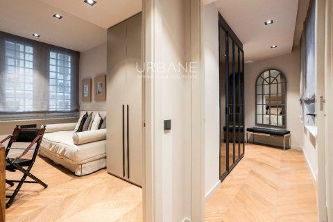 2 bedrooms apartment for sale in Ciutat Vella, Barcelona, Catalonia, Spain № 2659 - photo 15