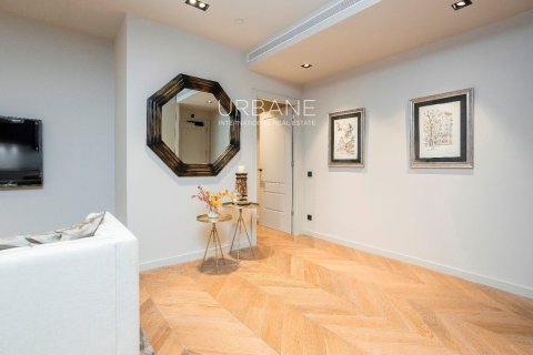 2 bedrooms apartment for sale in Ciutat Vella, Barcelona, Catalonia, Spain № 2659 - photo 10