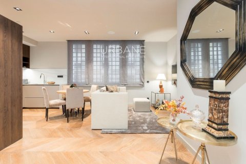 2 bedrooms apartment for sale in Ciutat Vella, Barcelona, Catalonia, Spain № 2659 - photo 4