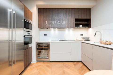 2 bedrooms apartment for sale in Ciutat Vella, Barcelona, Catalonia, Spain № 2659 - photo 9
