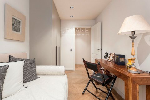 2 bedrooms apartment for sale in Ciutat Vella, Barcelona, Catalonia, Spain № 2659 - photo 17