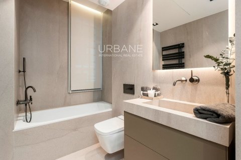 2 bedrooms apartment for sale in Ciutat Vella, Barcelona, Catalonia, Spain № 2659 - photo 13