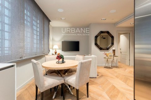 2 bedrooms apartment for sale in Ciutat Vella, Barcelona, Catalonia, Spain № 2659 - photo 2