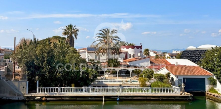 7 chambres villa à vendre à Empuriabrava, Girona, Catalonia, Spain № 7759