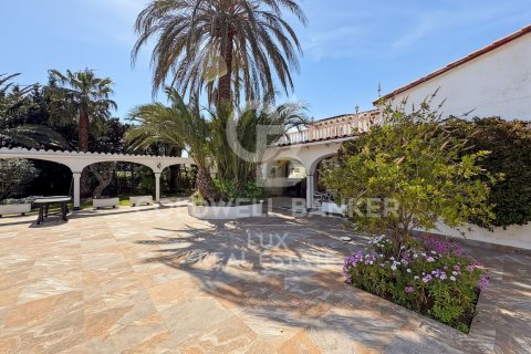 7 bedrooms villa for sale in Empuriabrava, Girona, Catalonia, Spain № 7759 - photo 26
