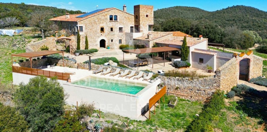 12 bedrooms house for sale in Girona, Catalonia, Spain № 5918