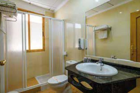 17 bedrooms commercial property for sale in Barcelona, Catalonia, Spain № 1274 - photo 10