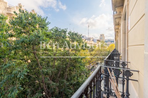 3 bedrooms apartment for sale in Barcelona, Catalonia, Spain № 2899 - photo 4