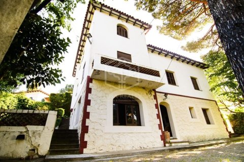 13 bedrooms commercial property for sale in Barcelona, Catalonia, Spain № 947