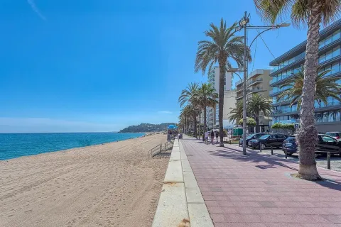 3 bedrooms apartment for sale in Lloret de Mar, Girona, Catalonia, Spain № 4594
